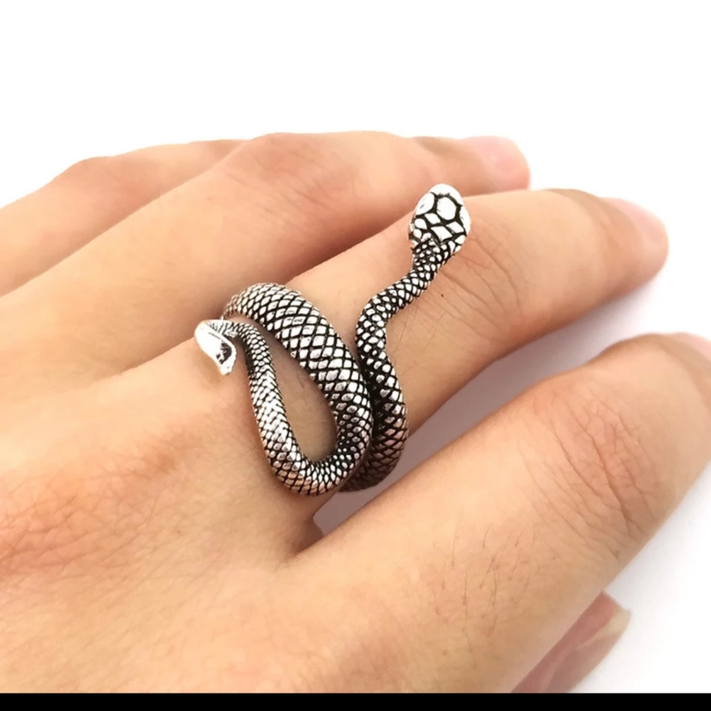 Unique Silver & Black Snake Punk Adjustable Ring - Picture 3 of 4